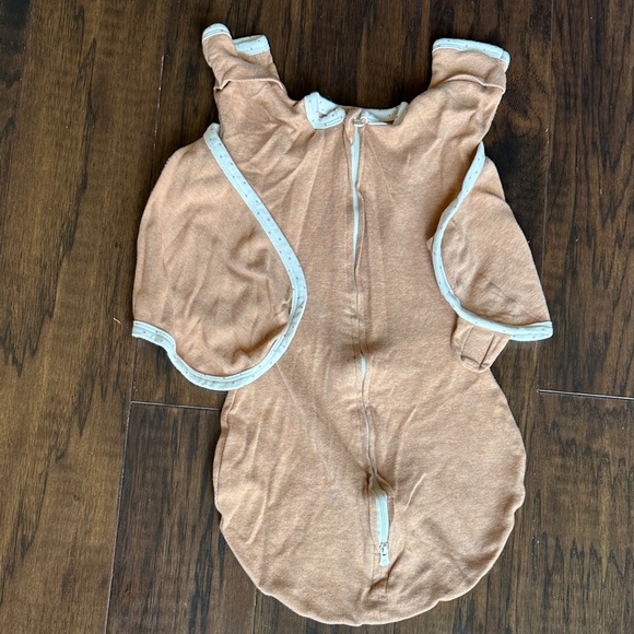 Tan swaddle - Picture 1 of 2